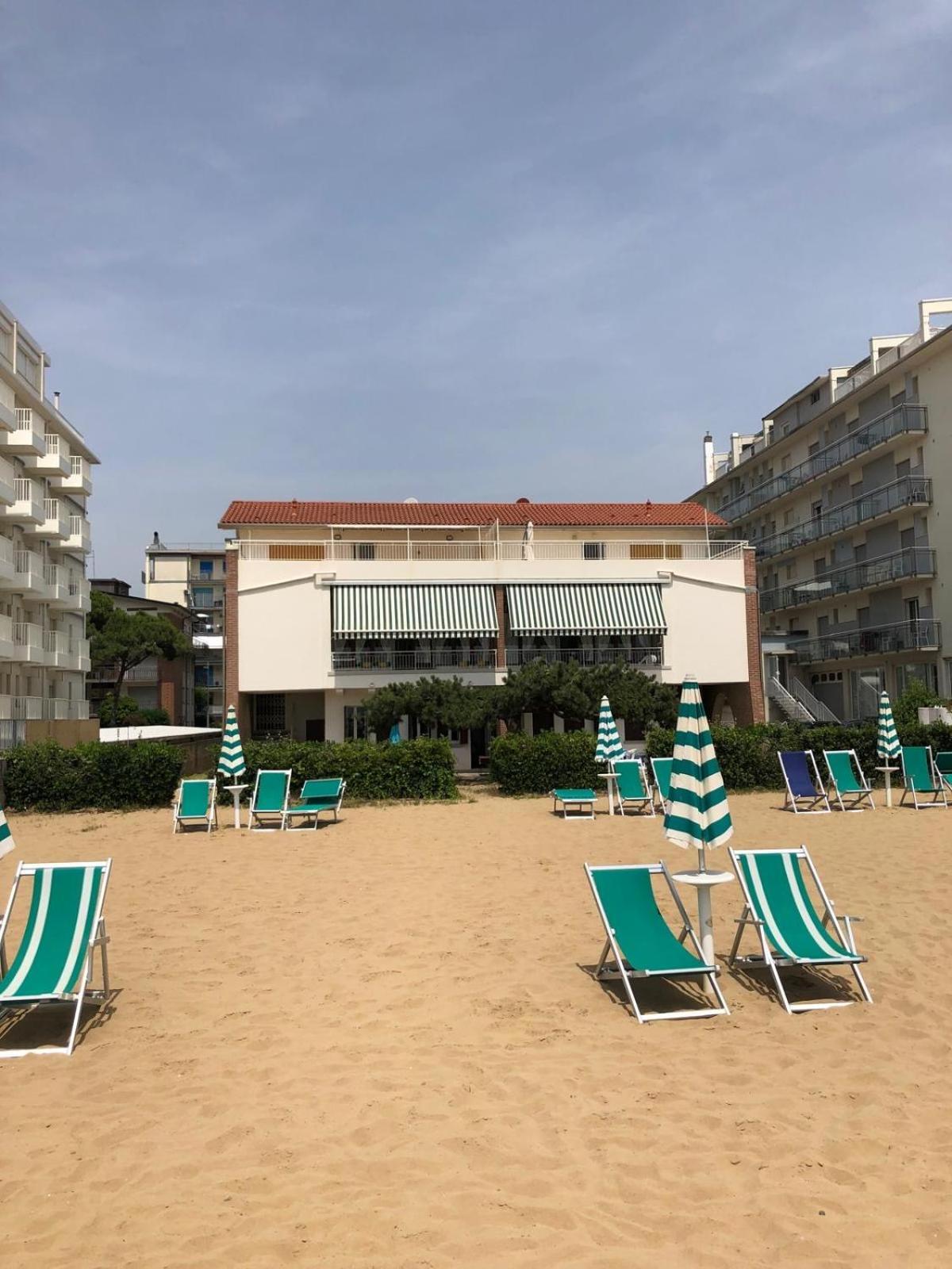 App4Rent Villa Zanetti - Appartamenti Con Spiaggia Privata Frontemare Lido di Jesolo Exterior foto